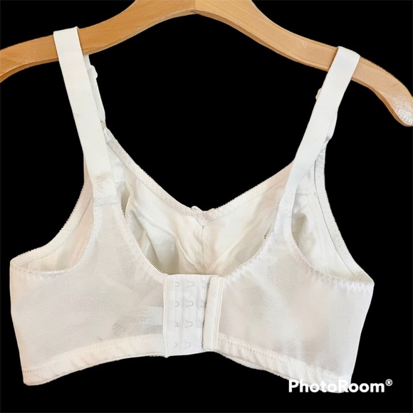 NWT Just My Size White Satin Bra, Wireless, Unlined, Seamless Cups, Size 40D - Picture 3 of 6